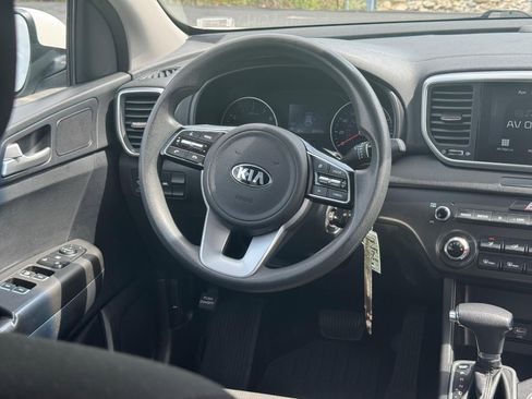Used 2020 Kia Sportage LX image 13