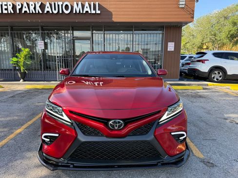 Used 2019 Toyota Camry SE FWD image 2
