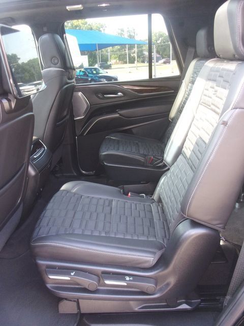 Used 2024 Cadillac Escalade Sport Platinum w/ LPO, ONYX Package AWD/4WD image 31