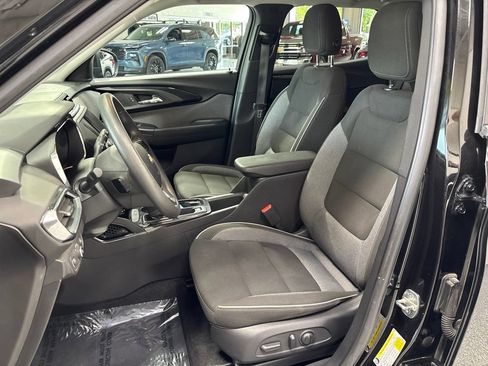 Used 2023 Chevrolet TrailBlazer LT FWD image 9