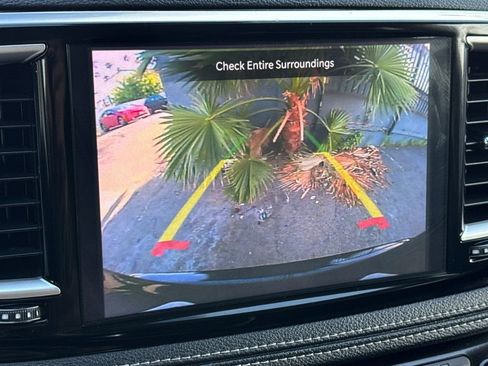 Used 2024 Chrysler Pacifica Limited FWD image 21