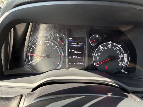 Used 2023 Toyota 4Runner SR5 AWD/4WD image 22