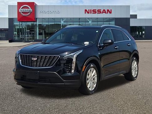 Used 2023 Cadillac XT4 Luxury w/ Cold Weather Package AWD/4WD image 3