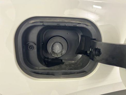 Used 2023 Buick Envision Essence image 47