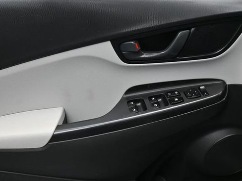Used 2023 Hyundai Kona SEL FWD image 8