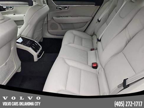 Used 2025 Volvo S90 B6 Plus image 21
