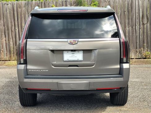 Used 2019 Cadillac Escalade Premium Luxury RWD image 5