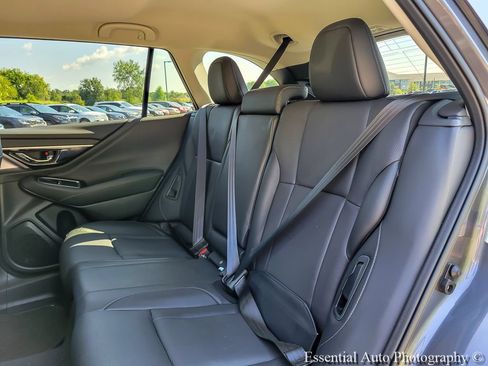 Used 2024 Subaru Outback Limited AWD/4WD image 11