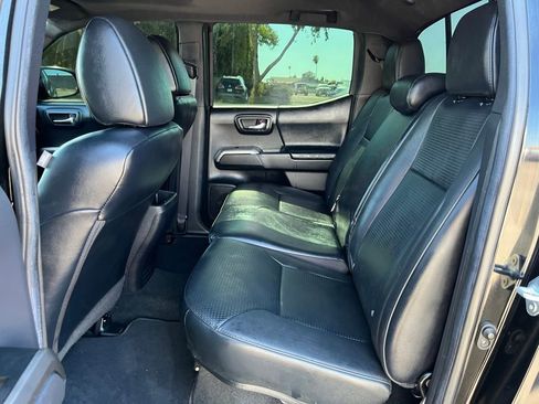 Used 2022 Toyota Tacoma Limited image 23