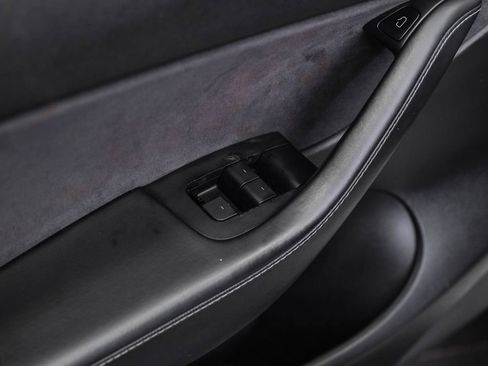 Used 2021 Tesla Model Y Long Range AWD/4WD image 43
