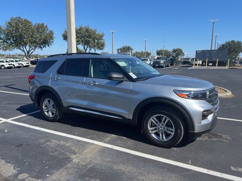 Certified 2023 Ford Explorer XLT image 8