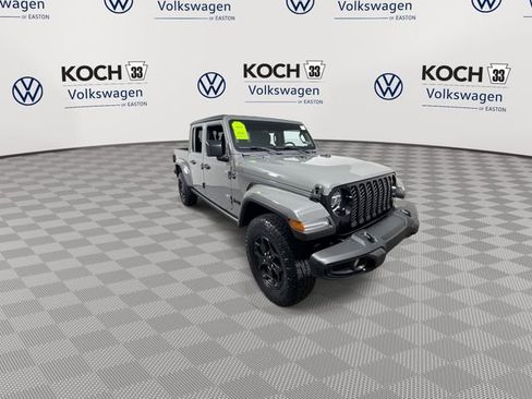 Used 2021 Jeep Gladiator Willys image 2