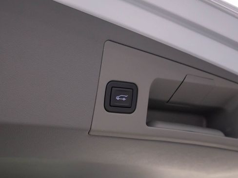 New 2026 Cadillac XT5 Premium Luxury w/ LPO, Floor Liner Package image 29