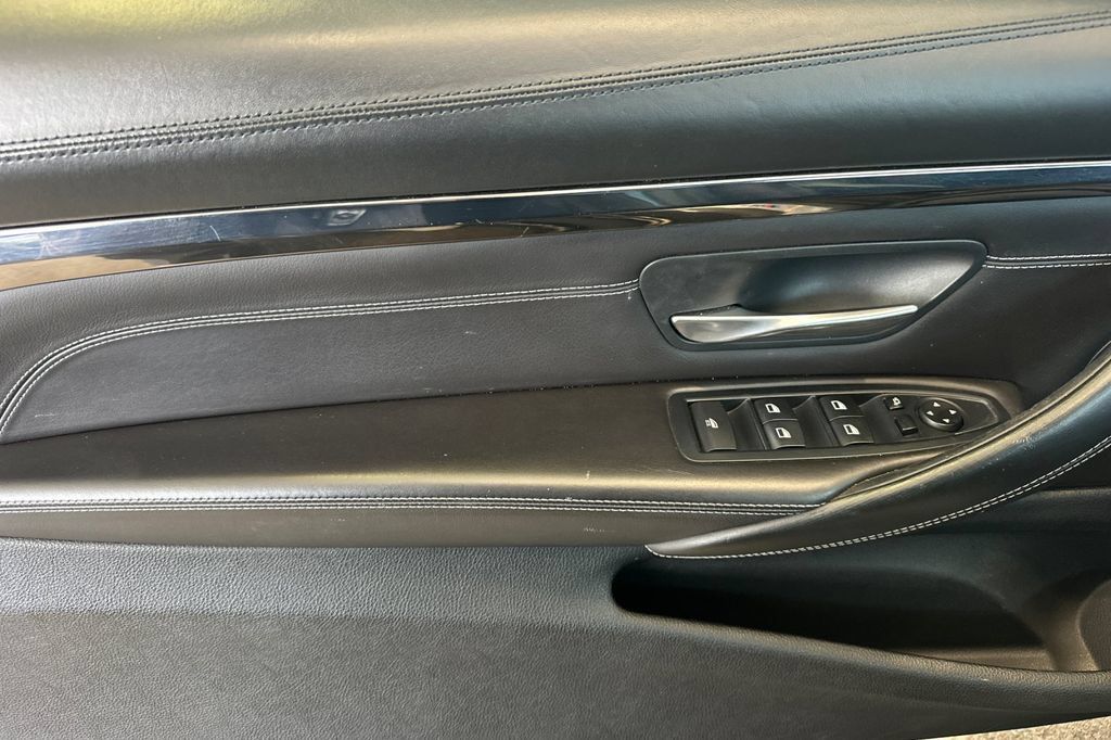 Used 2016 BMW M4 Convertible RWD image 11