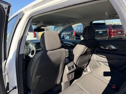 Used 2024 GMC Terrain SLE image 7