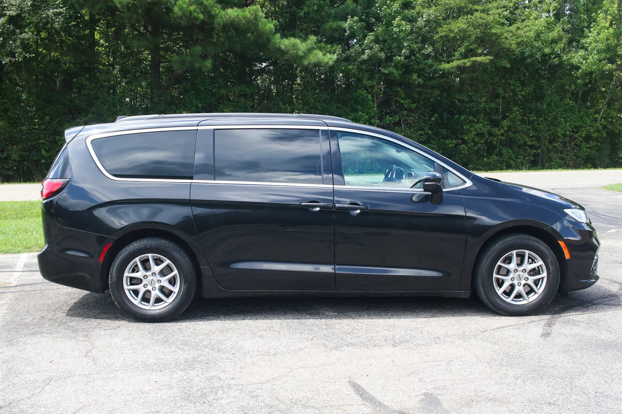Used 2022 Chrysler Pacifica Touring-L FWD image 5