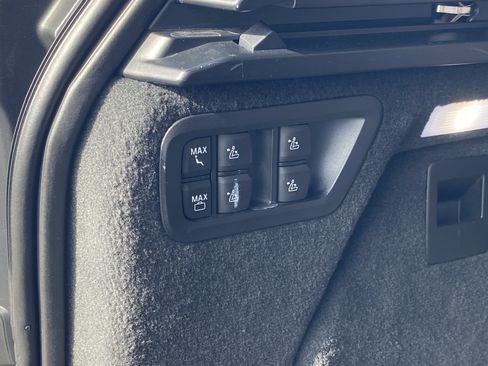 Used 2023 BMW X7 xDrive40i w/ M Sport Package image 16