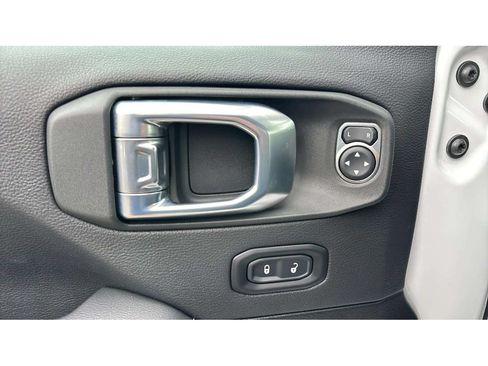 Used 2022 Jeep Gladiator Overland w/ Popular Equipment Package AWD/4WD image 18