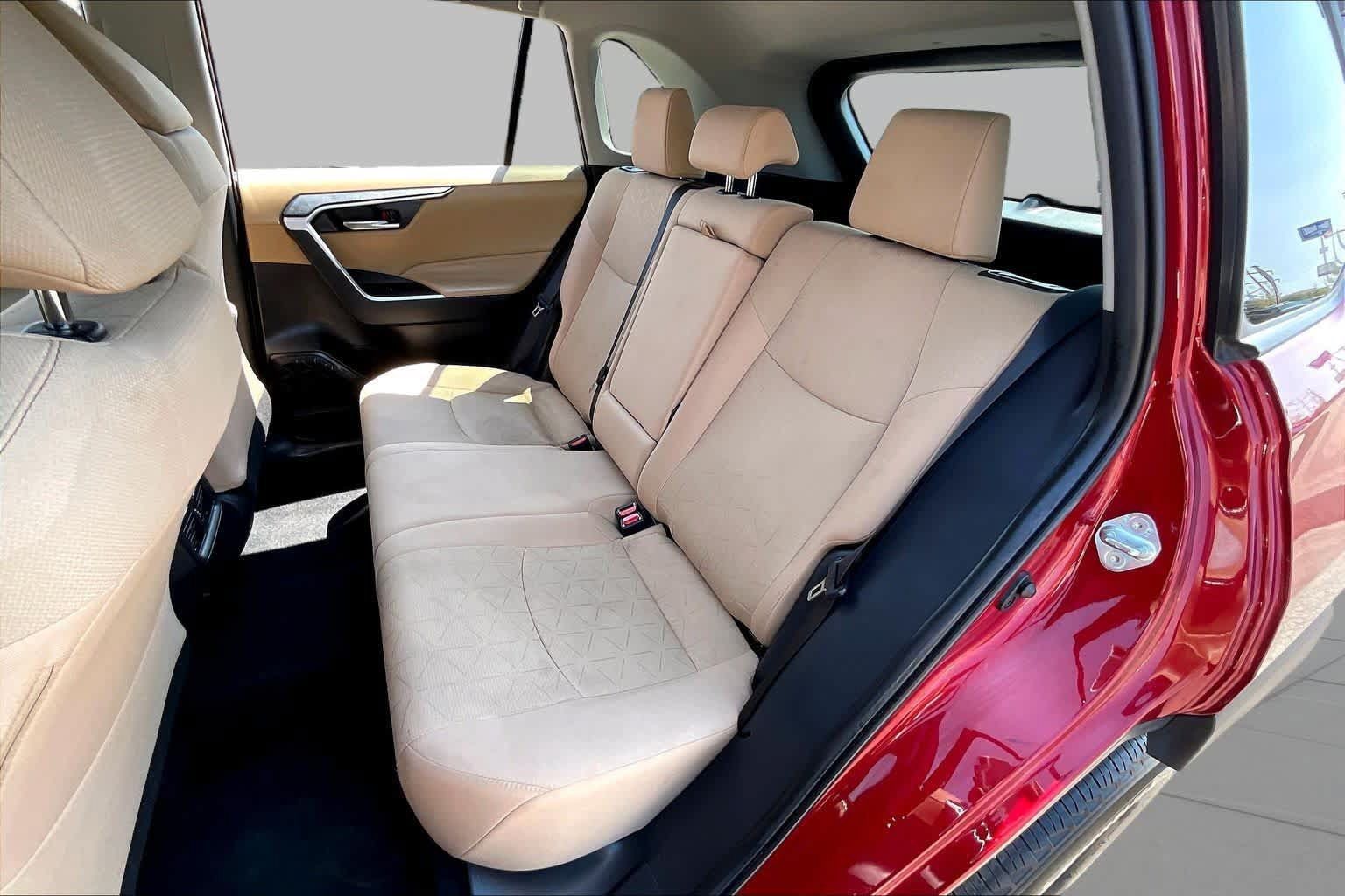 Used 2025 Toyota RAV4 XLE FWD image 20