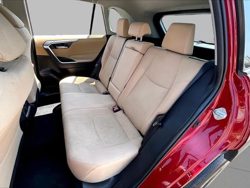 Used 2025 Toyota RAV4 XLE FWD image 20