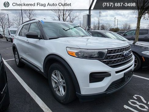 Used 2021 Ford Explorer XLT image 3