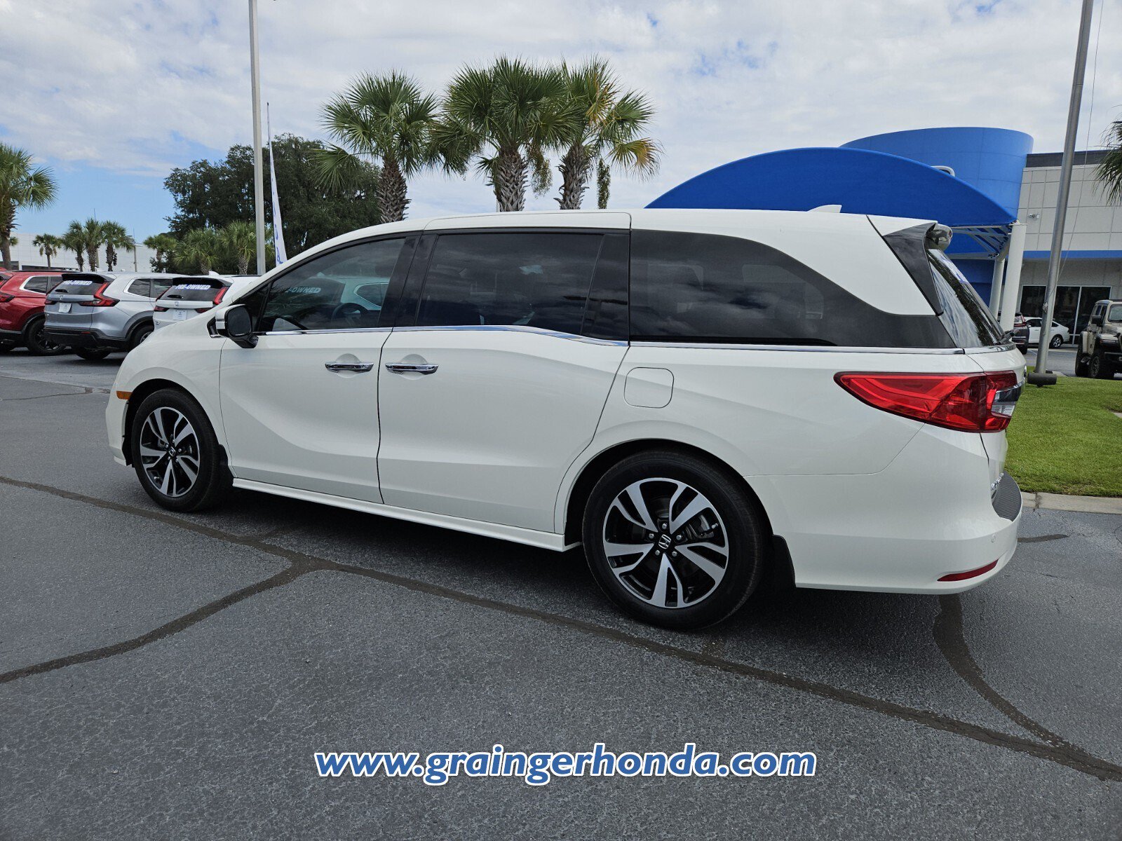 Used 2018 Honda Odyssey Elite image 3
