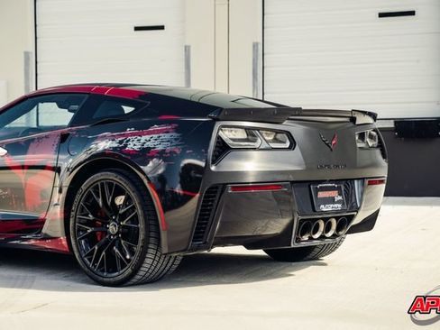 Used 2015 Chevrolet Corvette Z06 w/ 3LZ Preferred Equipment Group RWD image 24