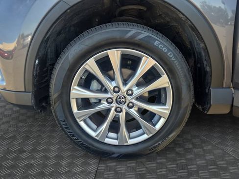 Used 2018 Toyota RAV4 Limited w/ Carpet Mat Package FWD image 35