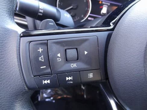 Used 2021 Nissan Rogue SV image 9