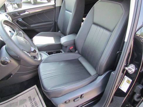 Used 2022 Volkswagen Tiguan SE FWD image 10