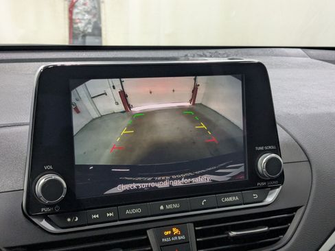 Used 2025 Nissan Altima 2.5 S FWD image 16