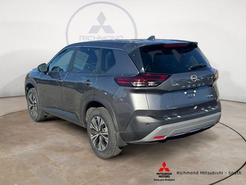 Used 2022 Nissan Rogue SV image 5