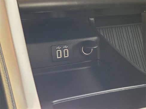 Used 2020 Ford Fusion SE image 29