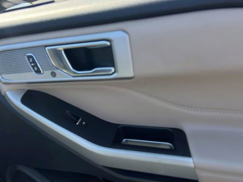 Used 2021 Ford Explorer Limited w/ Equipment Group 301A image 17