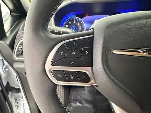 Used 2026 Chrysler Pacifica Select FWD image 12