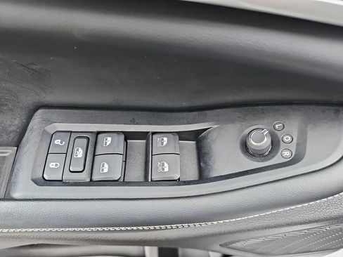 Used 2023 Jeep Grand Cherokee Limited AWD/4WD image 27