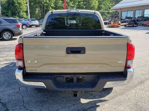 Used 2018 Toyota Tacoma SR5 AWD/4WD image 6