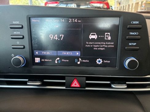 Used 2026 Hyundai Elantra SE FWD image 16