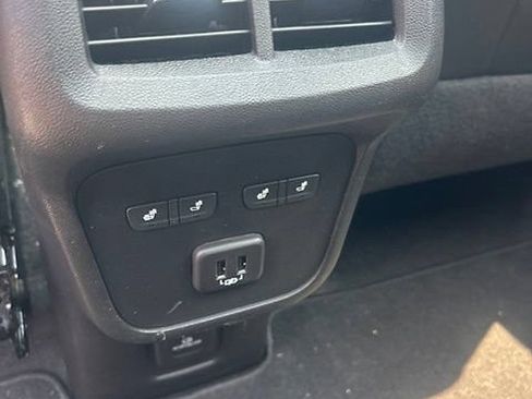 Used 2023 Chevrolet Equinox Premier AWD/4WD image 7