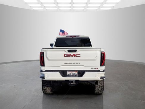 Used 2024 GMC Sierra 2500 AT4 image 5