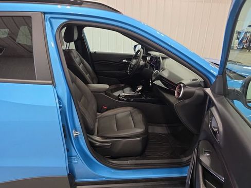 Used 2025 Chevrolet Trax RS w/ Sunroof Package FWD image 30
