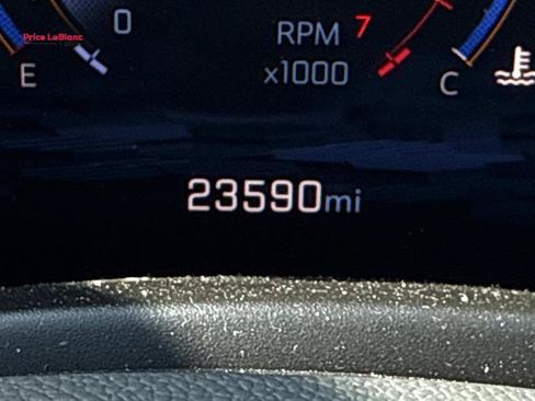 Used 2025 Chevrolet Suburban Z71 AWD/4WD image 27