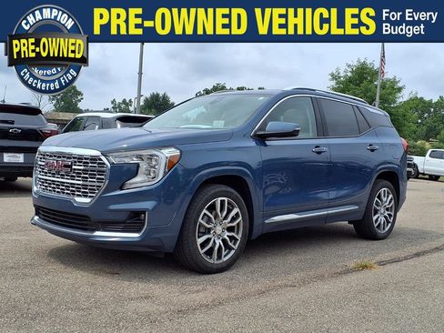 Used 2024 GMC Terrain Denali w/ Denali Premium Package AWD/4WD image 1
