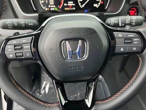 Used 2025 Honda Pilot Sport image 17