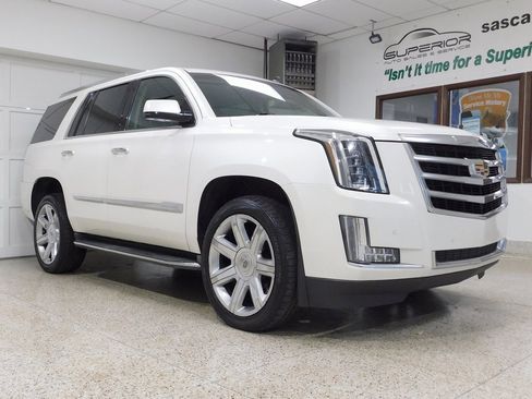 Used 2015 Cadillac Escalade Luxury image 6