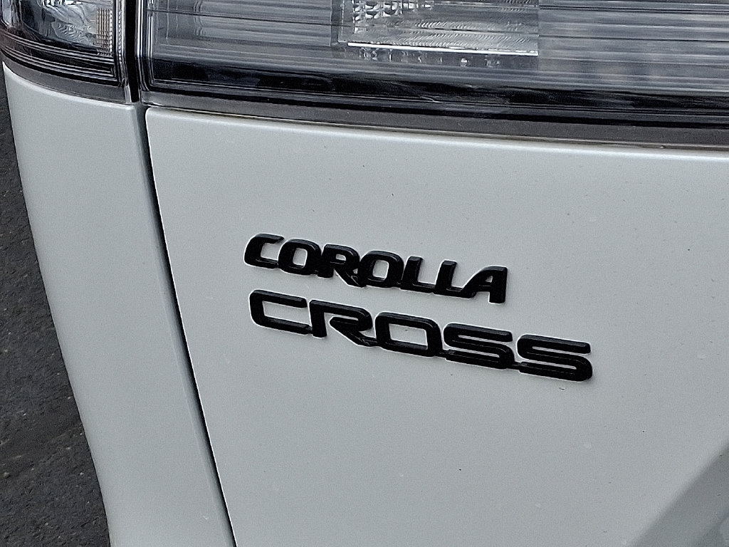 New 2026 Toyota Corolla Cross LE w/ Moonroof Package AWD/4WD image 5