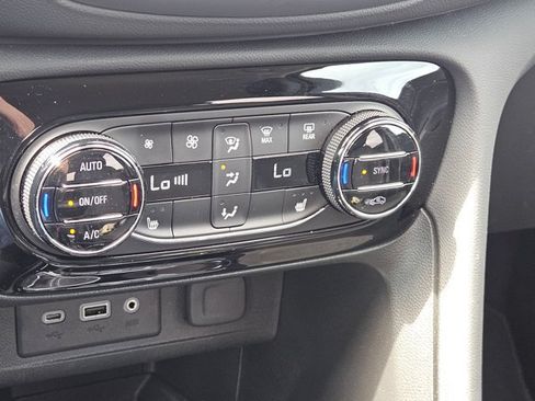 Used 2023 Buick Encore GX Select w/ Sport Touring Package FWD image 13