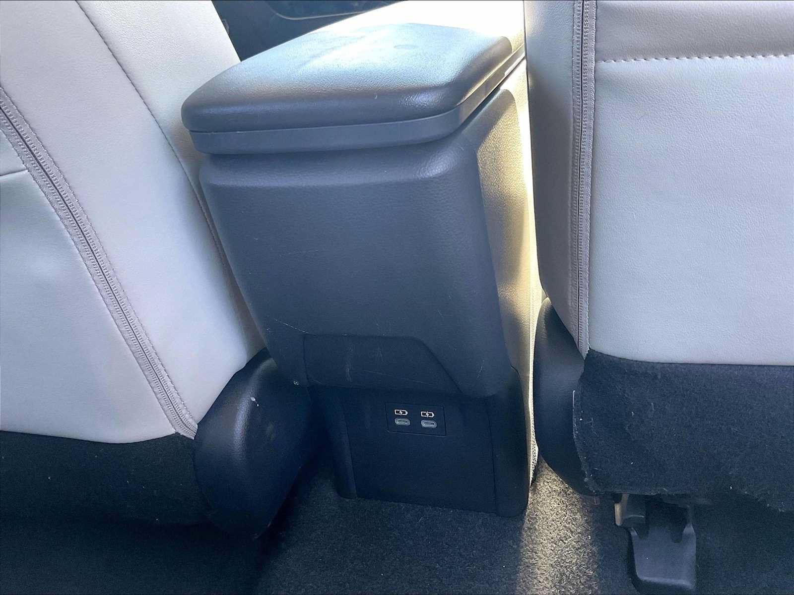 Used 2024 Toyota Prius XLE FWD image 34