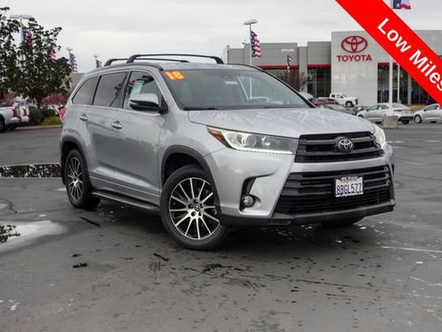 Certified 2018 Toyota Highlander SE image 2
