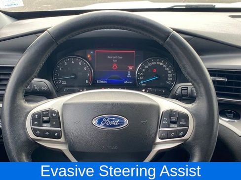 Used 2023 Ford Explorer XLT image 9